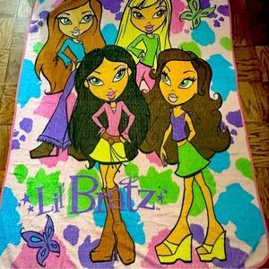 Lil Bratz Fleece Throw Blanket multicolor